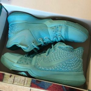 Kyrie 3 (GS) 4Y Aqua Basketball Shoes
